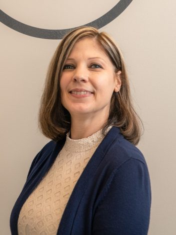 Rhonda Headshot